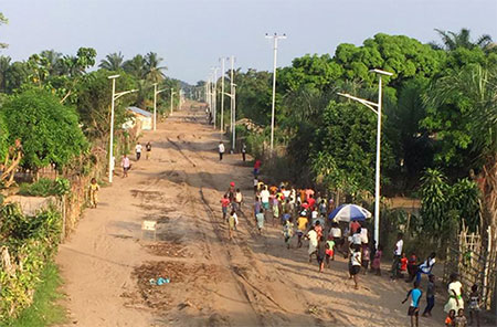 300 комплектов полу-сплит уличные фонари в Конго
