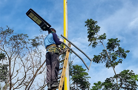 180W интегрированные солнечные садовые светильники установлены на Филиппинах
