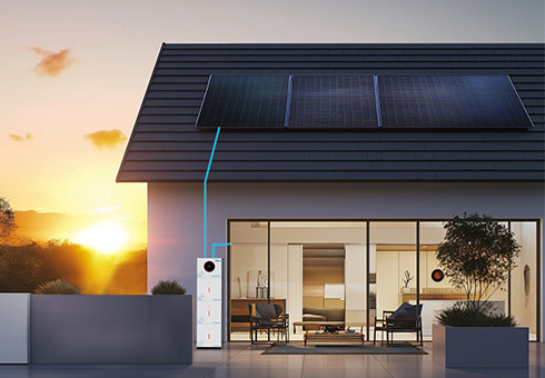 Благодаря надежным литиевым батареям он обеспечивает доступность накопленной энергии в периоды низкого солнечного света или отключений сети.