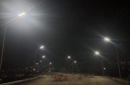 Освещает Непал с 60 наборами SLV-120W Солнечные уличные фонари